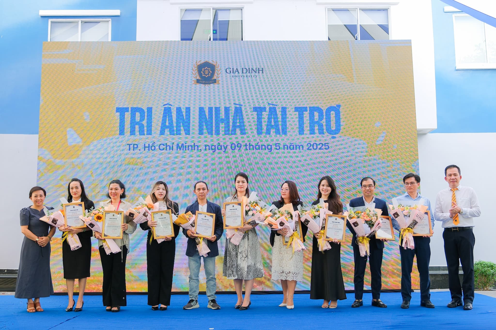 ỨNG DỤNG THÔNG MINH TRONG KỶ NGUYÊN SỐ