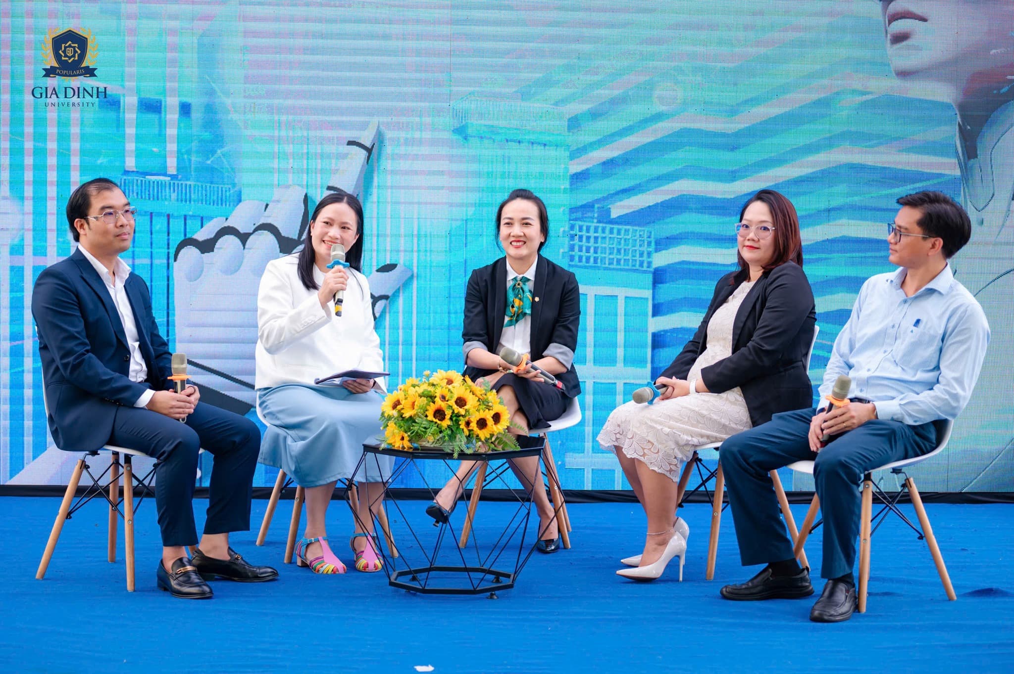 ỨNG DỤNG THÔNG MINH TRONG KỶ NGUYÊN SỐ